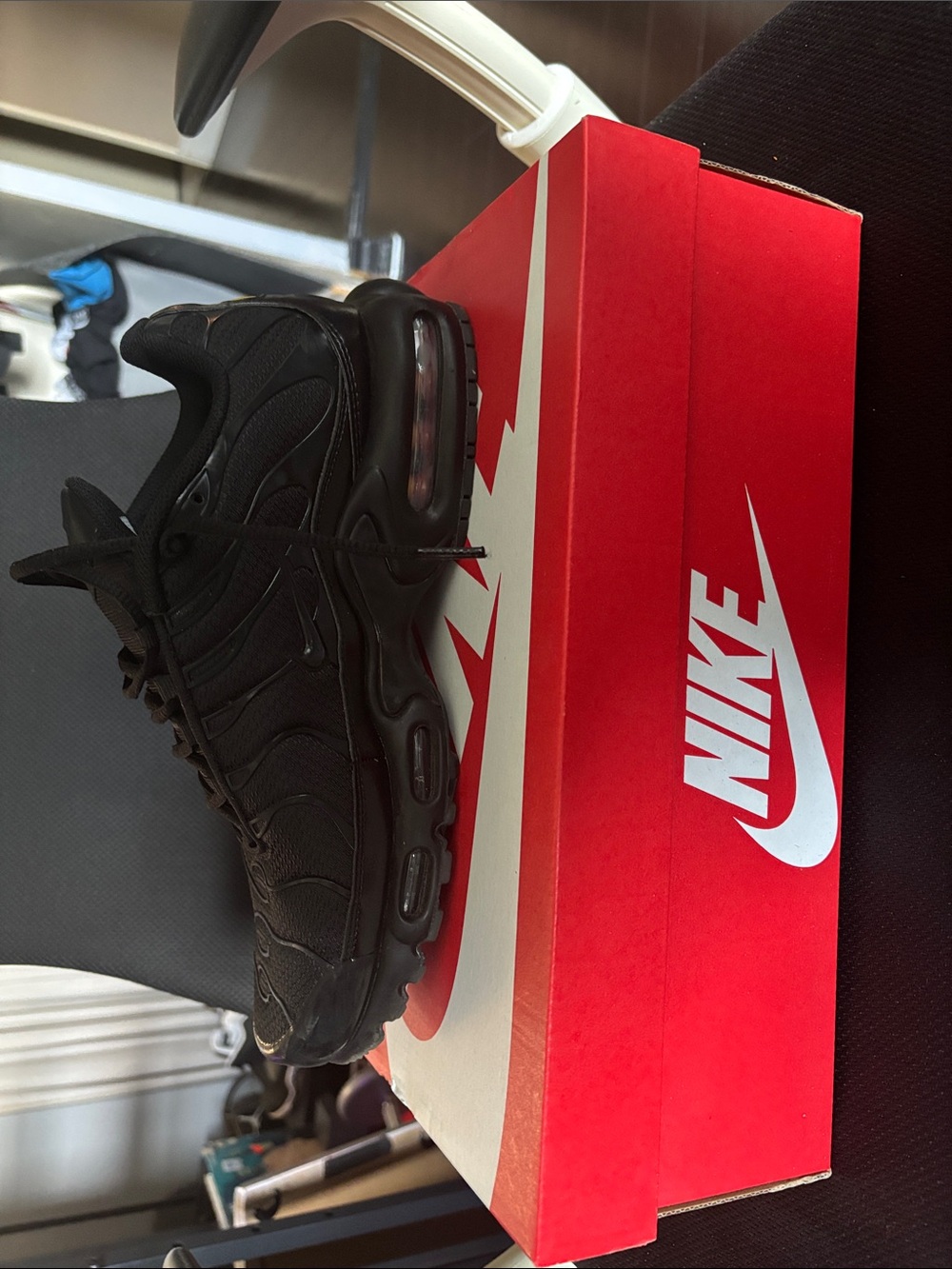 Nike Black Men's Mesh and Synthetic Air-Cushioned Sneakers